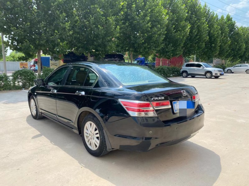 青岛13年本田雅阁7