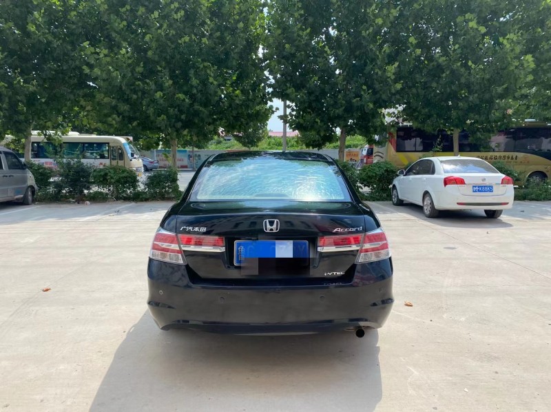 青岛13年本田雅阁8