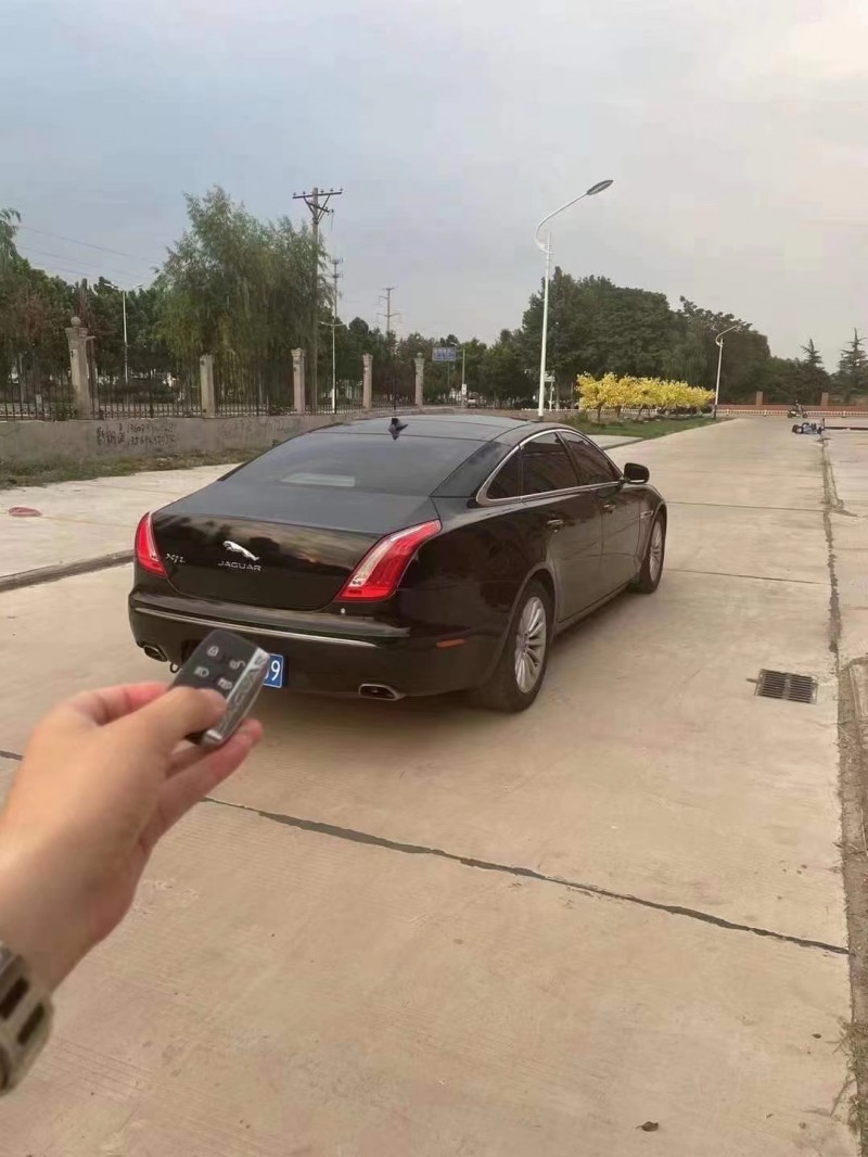 濟寧17年捷豹XJ8