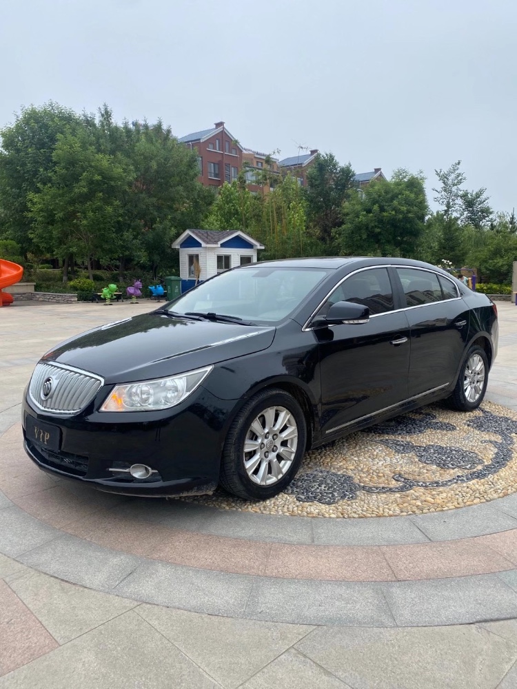 青岛11年别克君越7