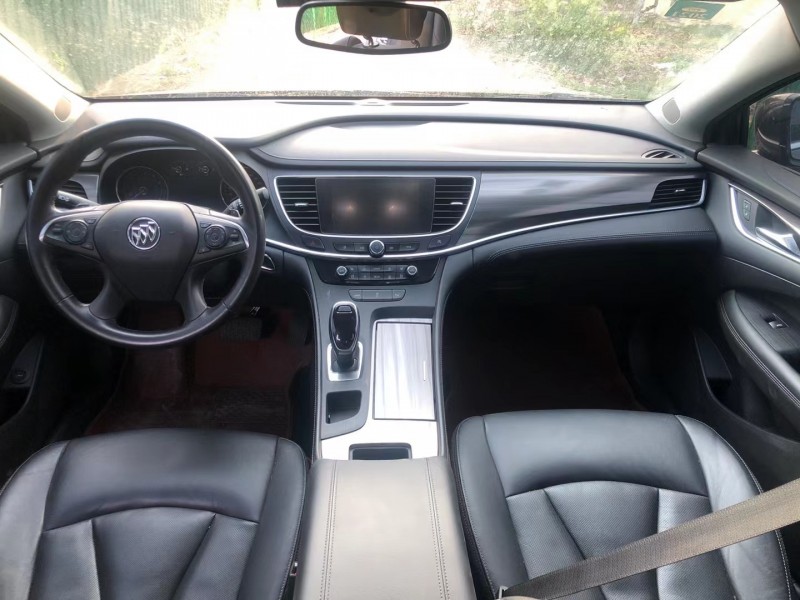 济宁19年别克君越5