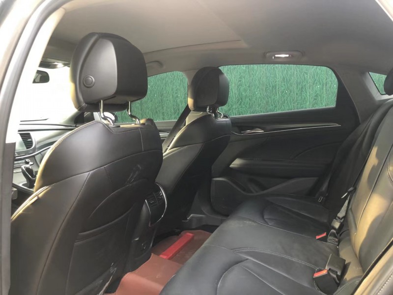 济宁19年别克君越7