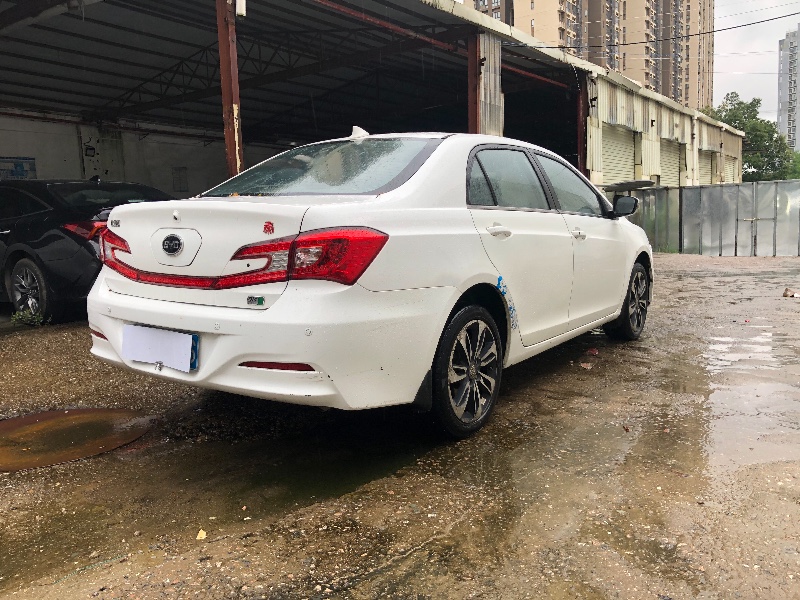 深圳16年比亚迪秦1