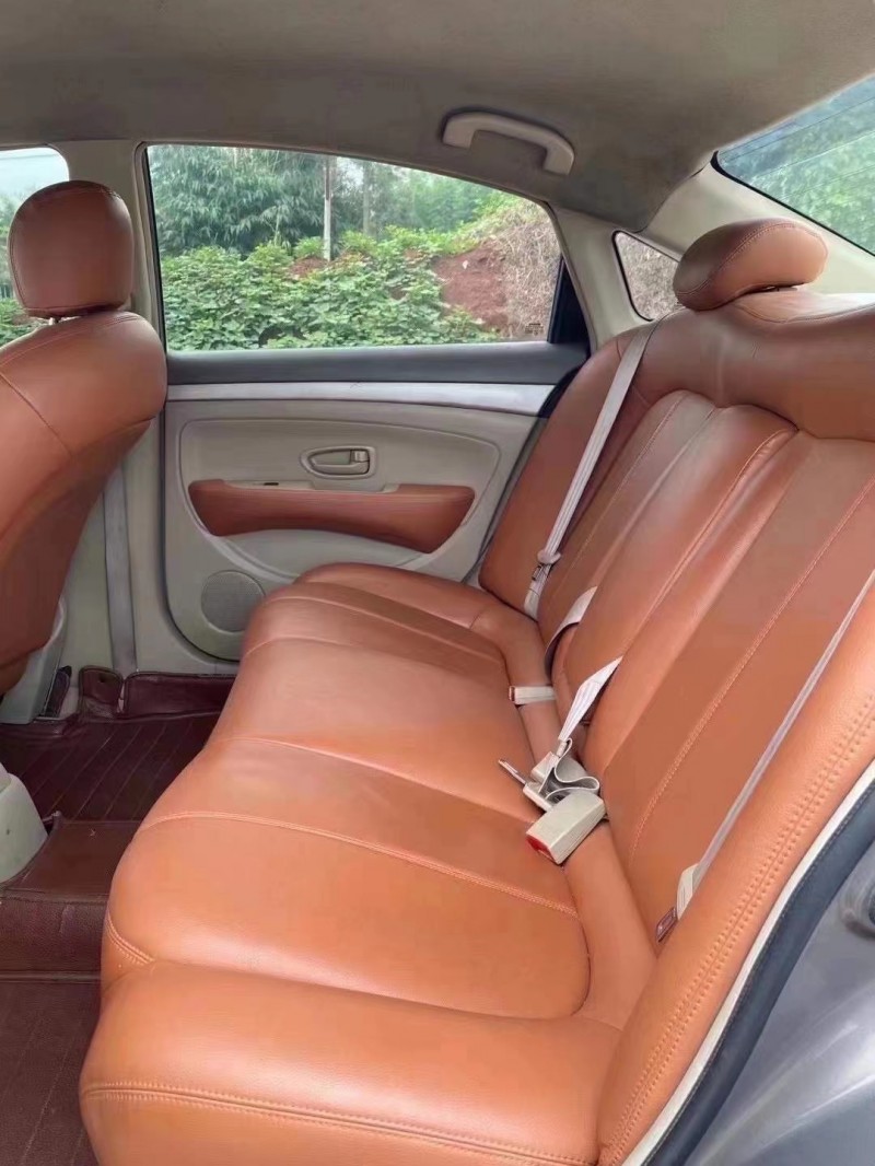 自貢14年日產軒逸4