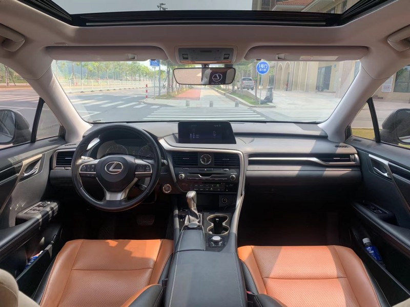 广州18年雷克萨斯RX8
