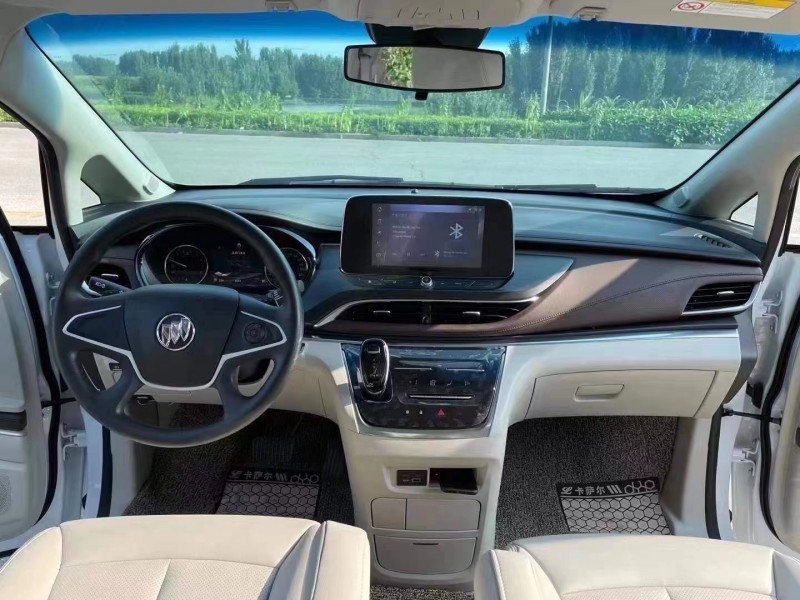 济宁21年别克GL83