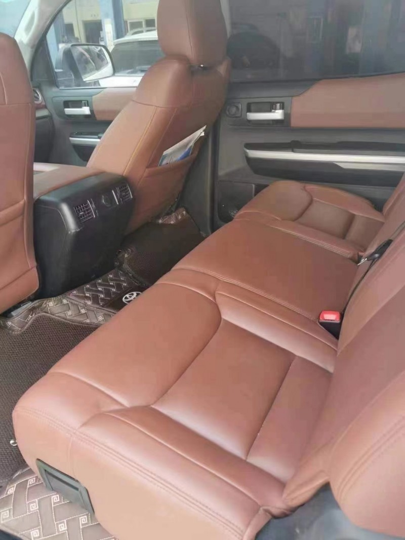 成都17年丰田坦途4