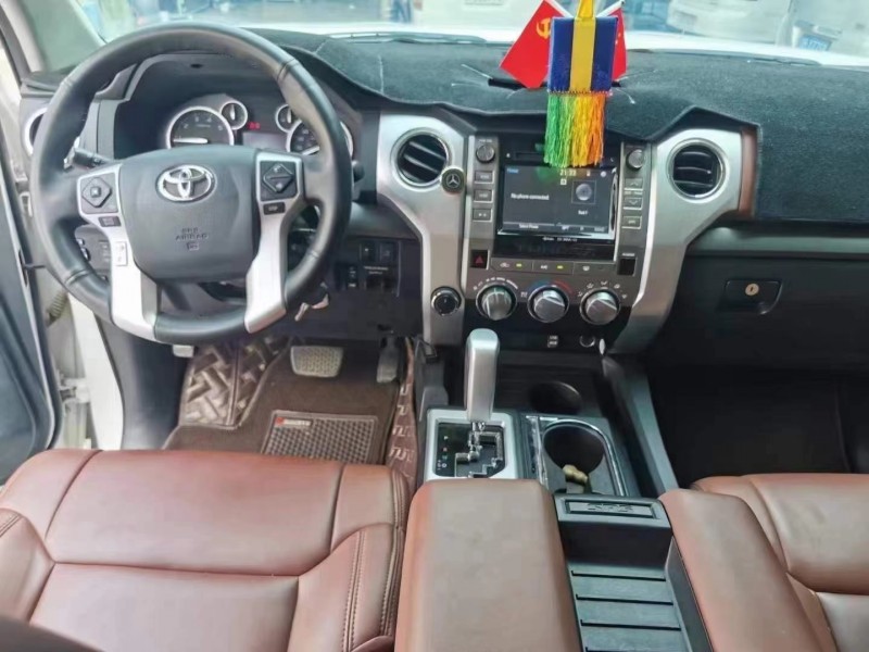 成都17年丰田坦途3