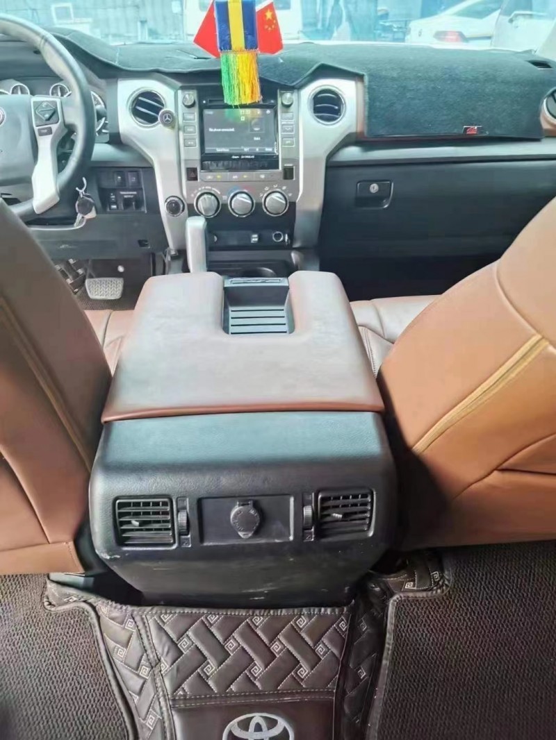 成都17年丰田坦途7