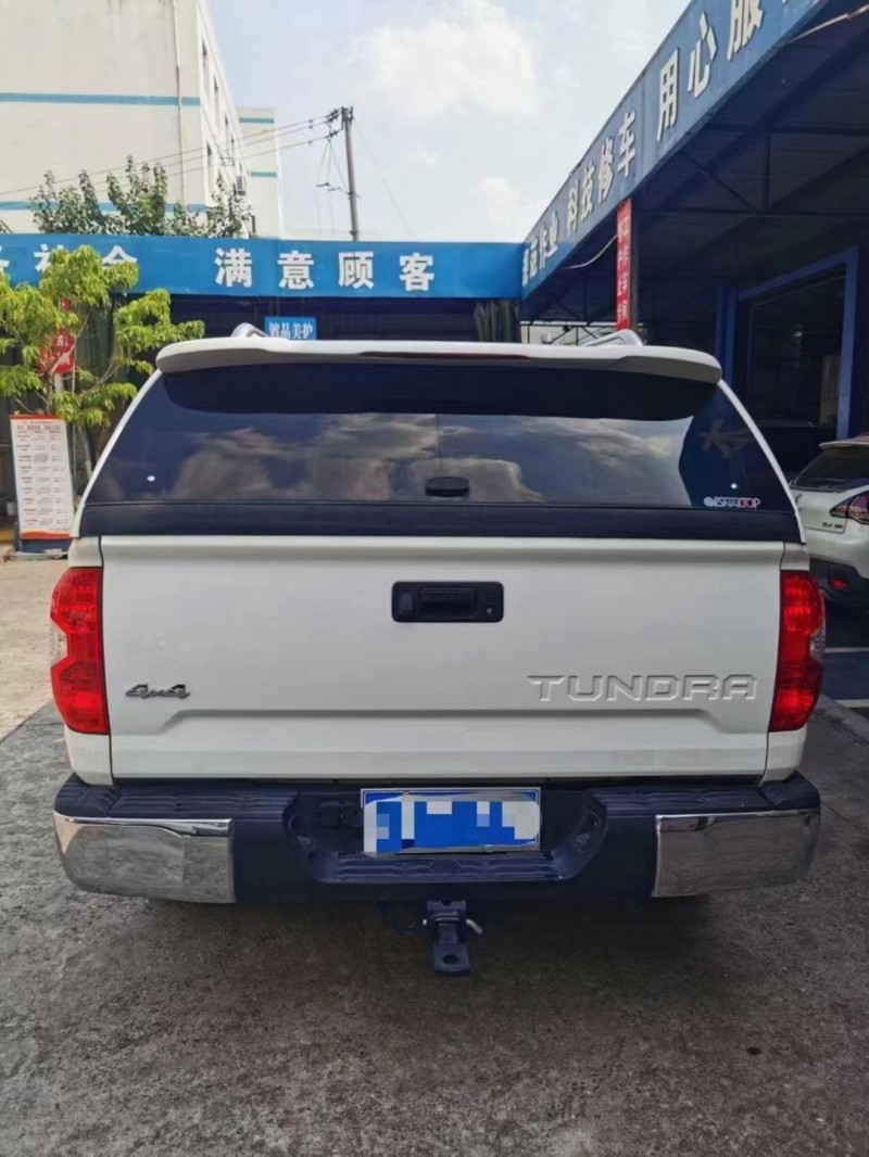 成都17年丰田坦途8