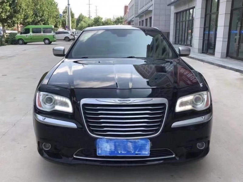 青岛13年克莱斯勒300C1