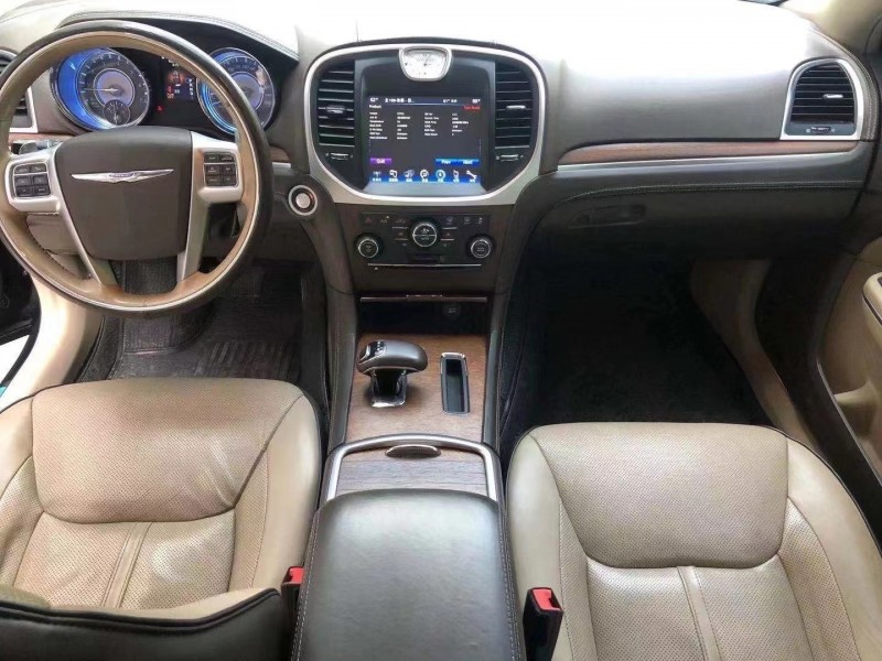 青岛13年克莱斯勒300C4