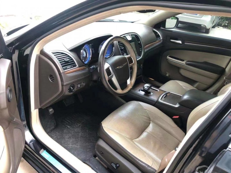 青岛13年克莱斯勒300C5