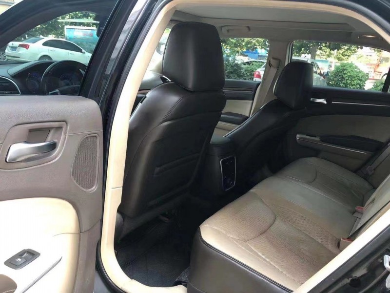 青岛13年克莱斯勒300C6