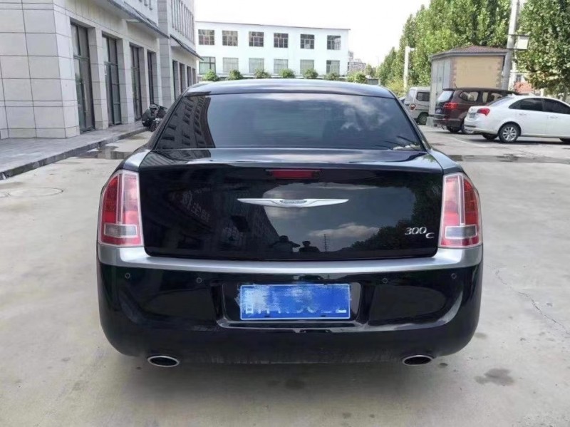 青岛13年克莱斯勒300C7
