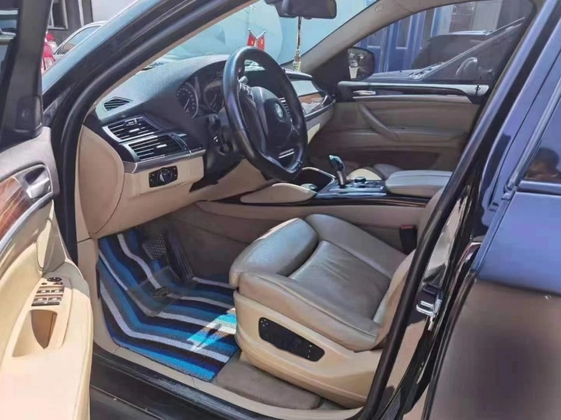 保定10年宝马X68