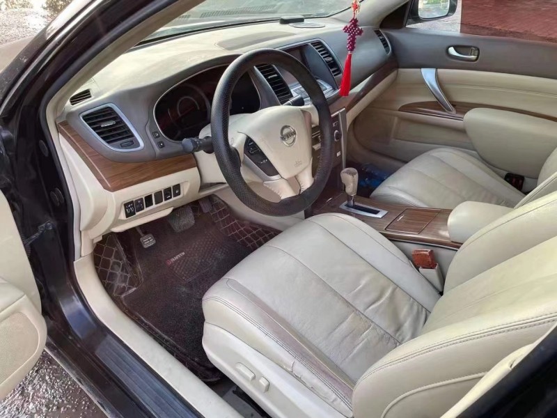 保定12年日产天籁5