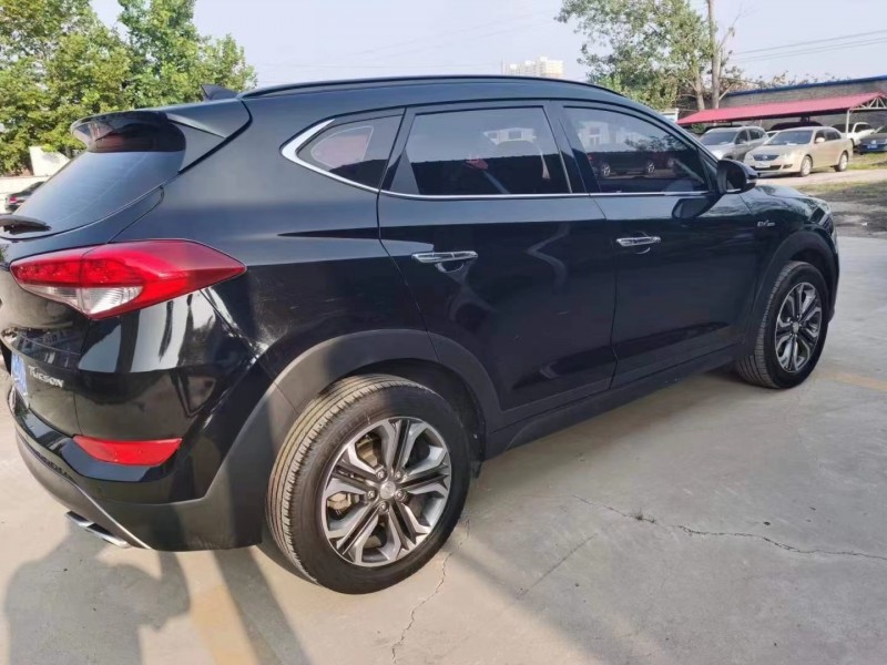 保定14年现代途胜8