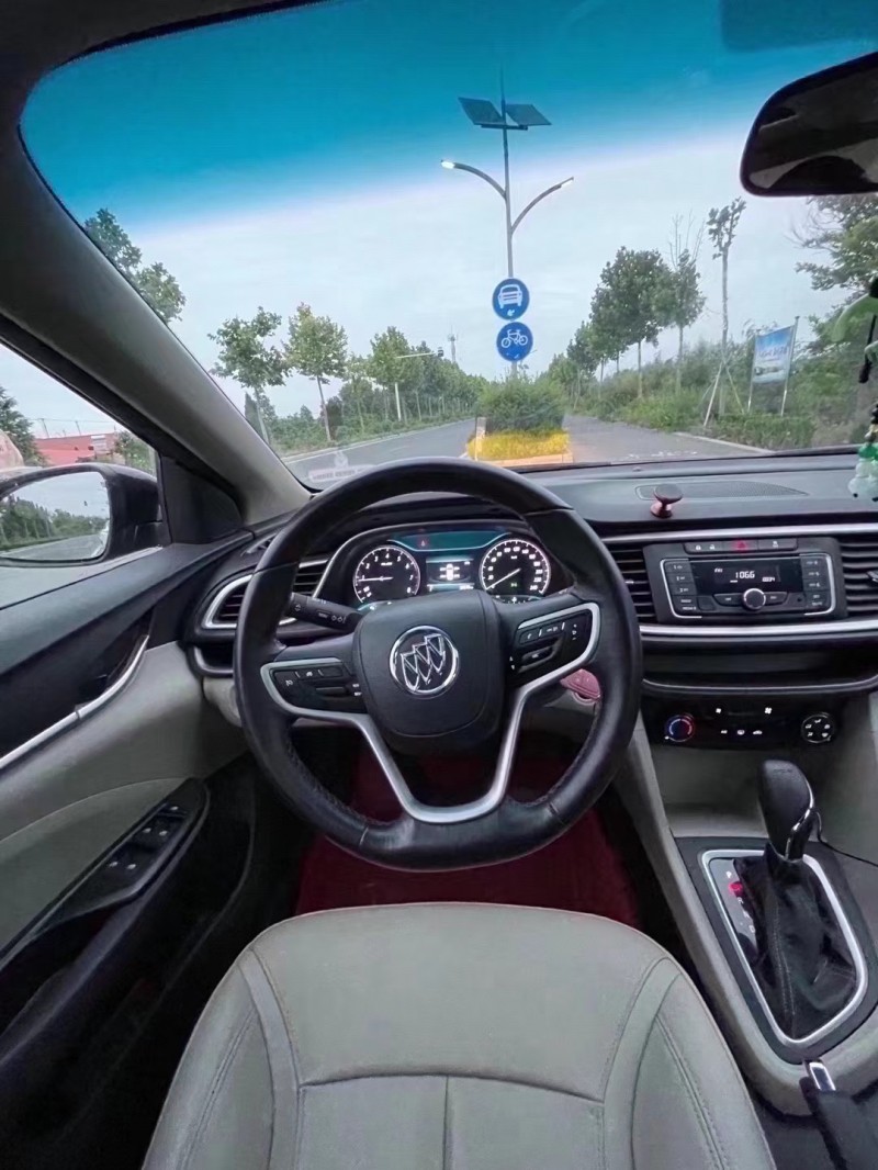 青岛19年别克英朗5