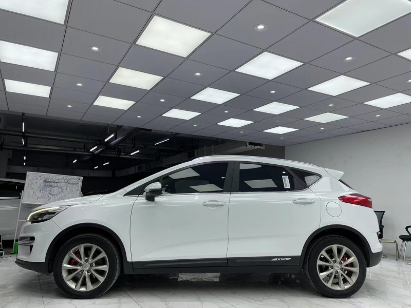 成都18年吉利帝豪GS3