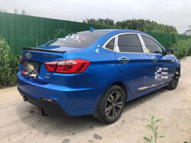 济宁15年长安汽车悦翔V77