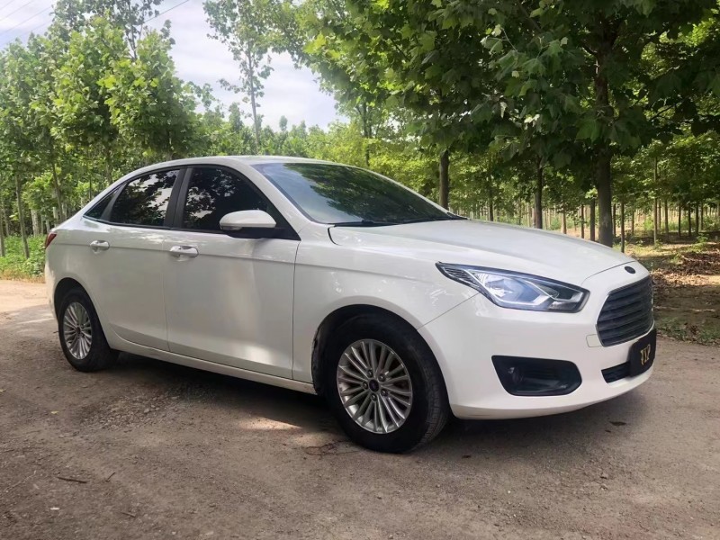 济宁17年福特福睿斯2