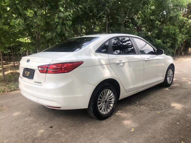 济宁17年福特福睿斯8