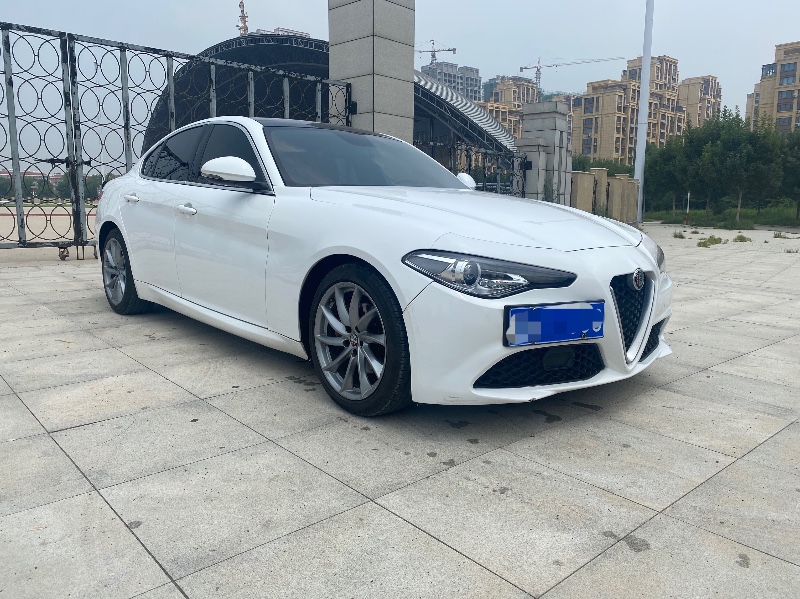 北京18年阿爾法·羅密歐Giulia8