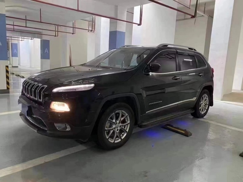 常德17年Jeep自由光2