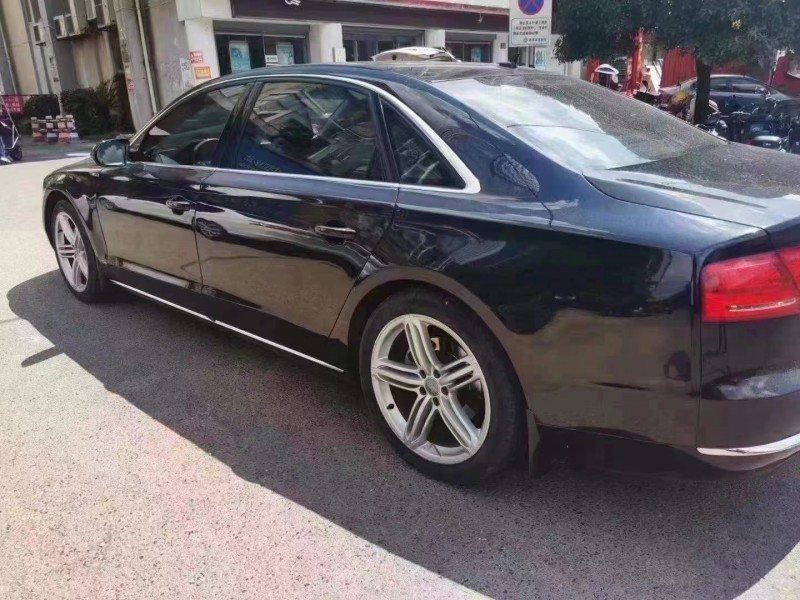 常德14年奧迪A8L4