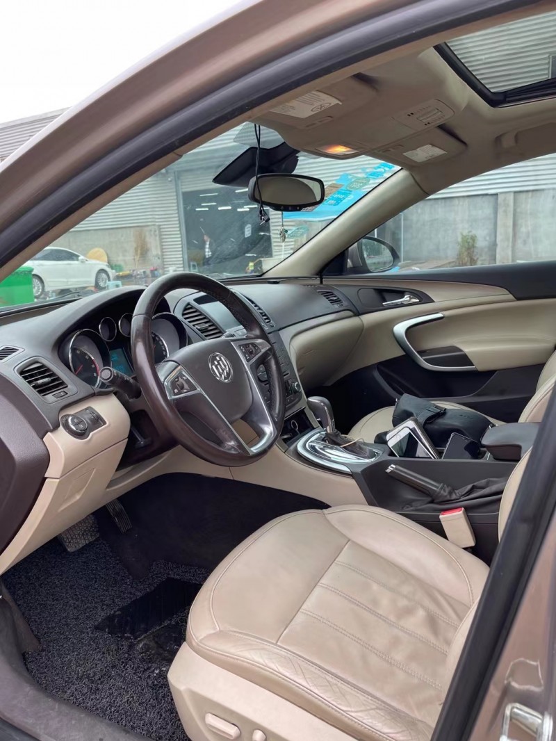 徐州12年别克君威8