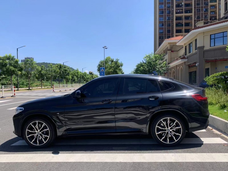 广州19年宝马X44