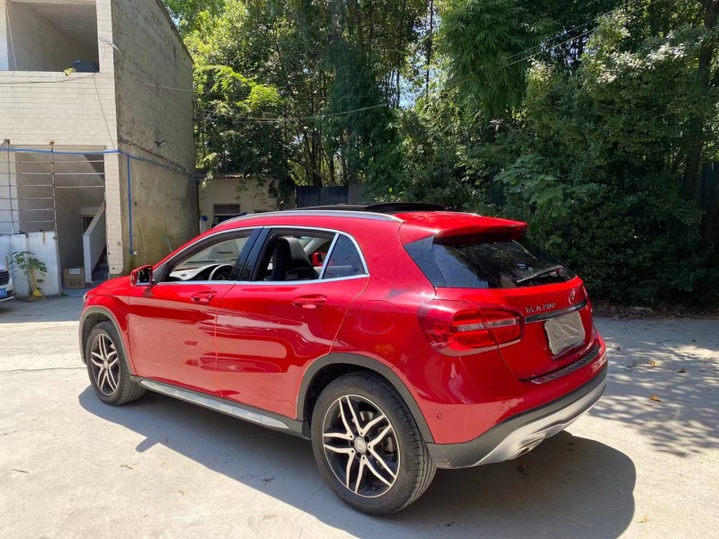 成都17年奔驰GLA8