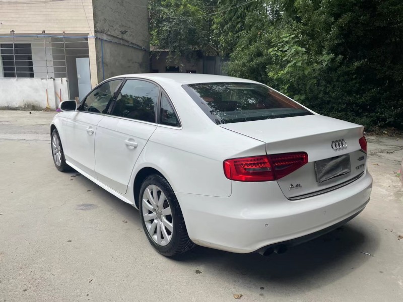 成都14年奥迪A4L8