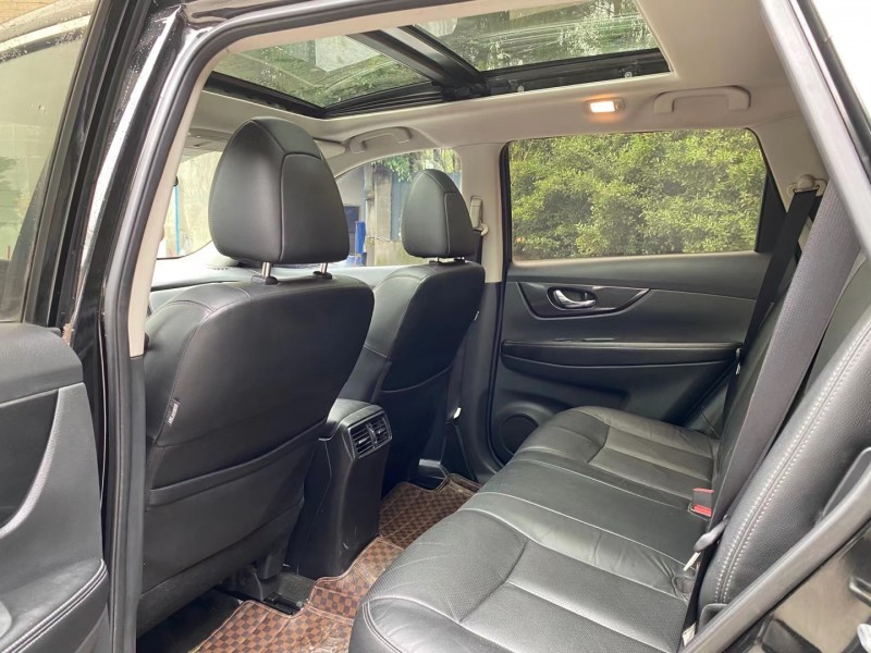 成都17年日产奇骏4