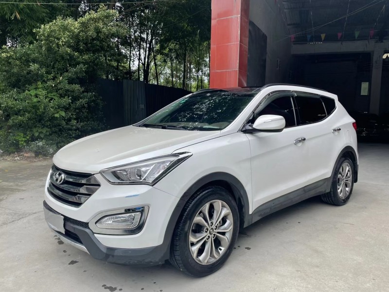 成都13年现代全新胜达2