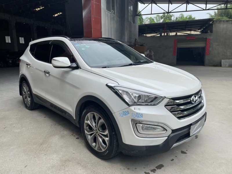 成都13年现代全新胜达3