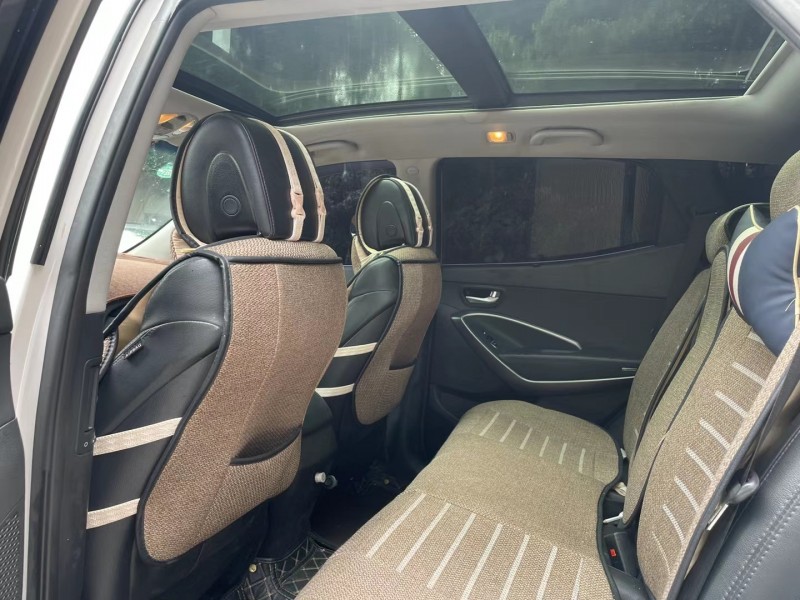 成都13年现代全新胜达5