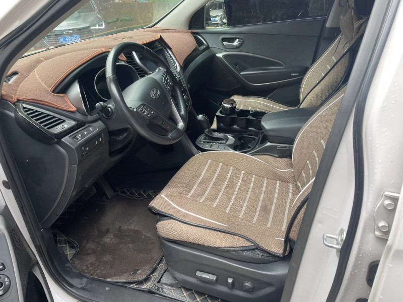 成都13年现代全新胜达6