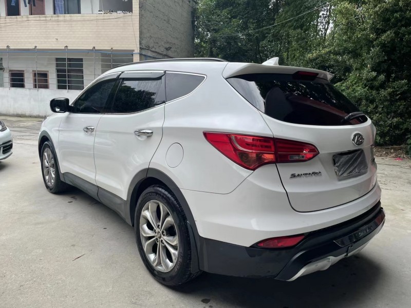 成都13年现代全新胜达8