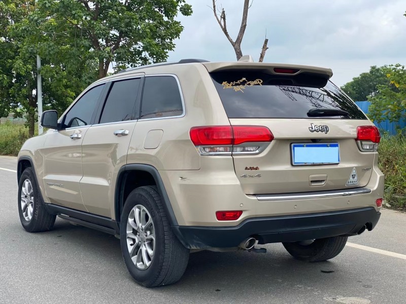 柳州17年Jeep大切諾基8