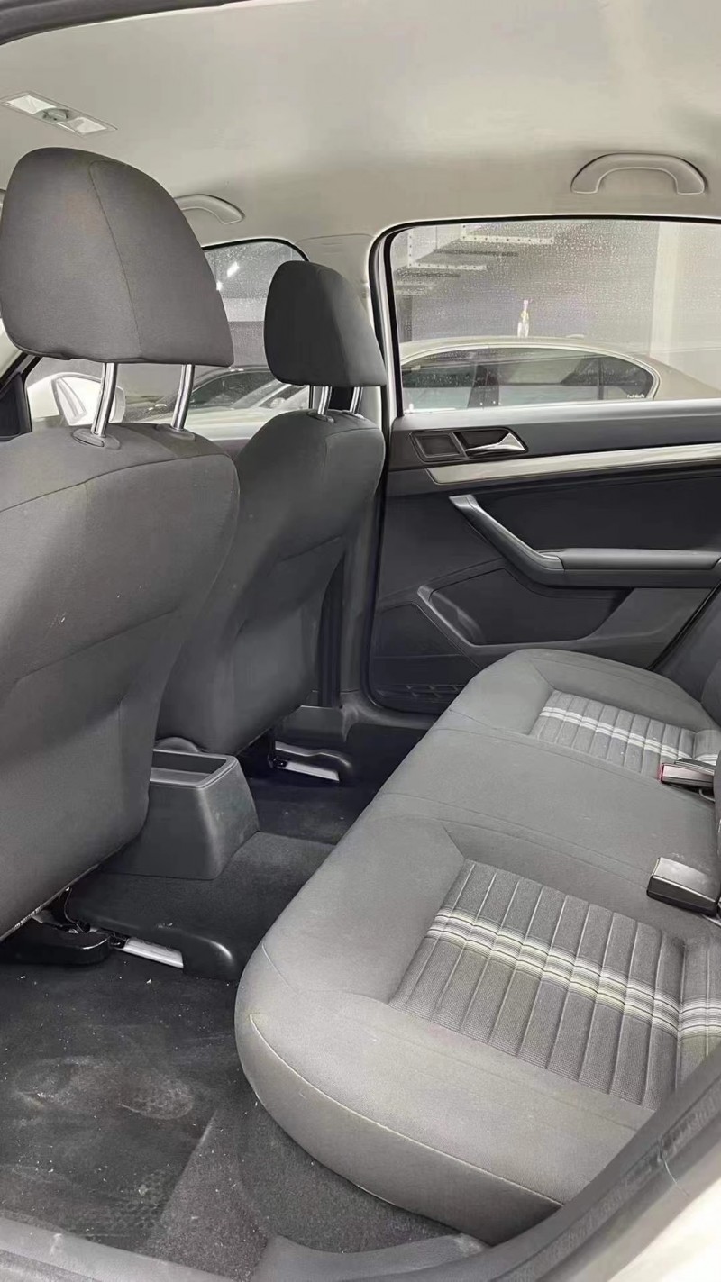 成都21年大众朗逸7