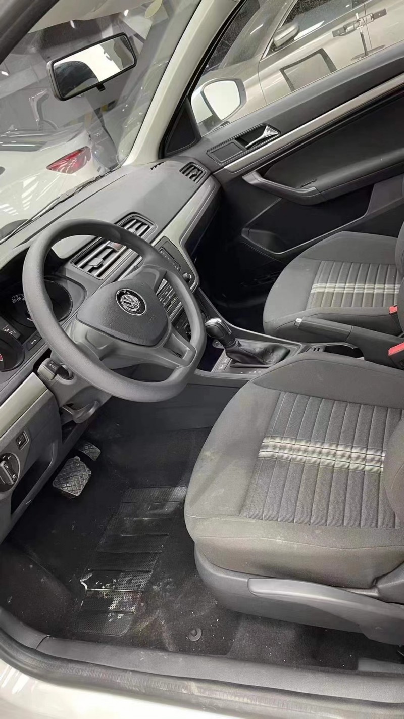 成都21年大众朗逸6