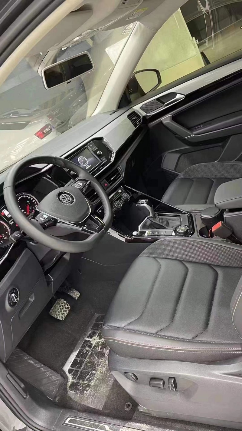 成都20年大众探岳6