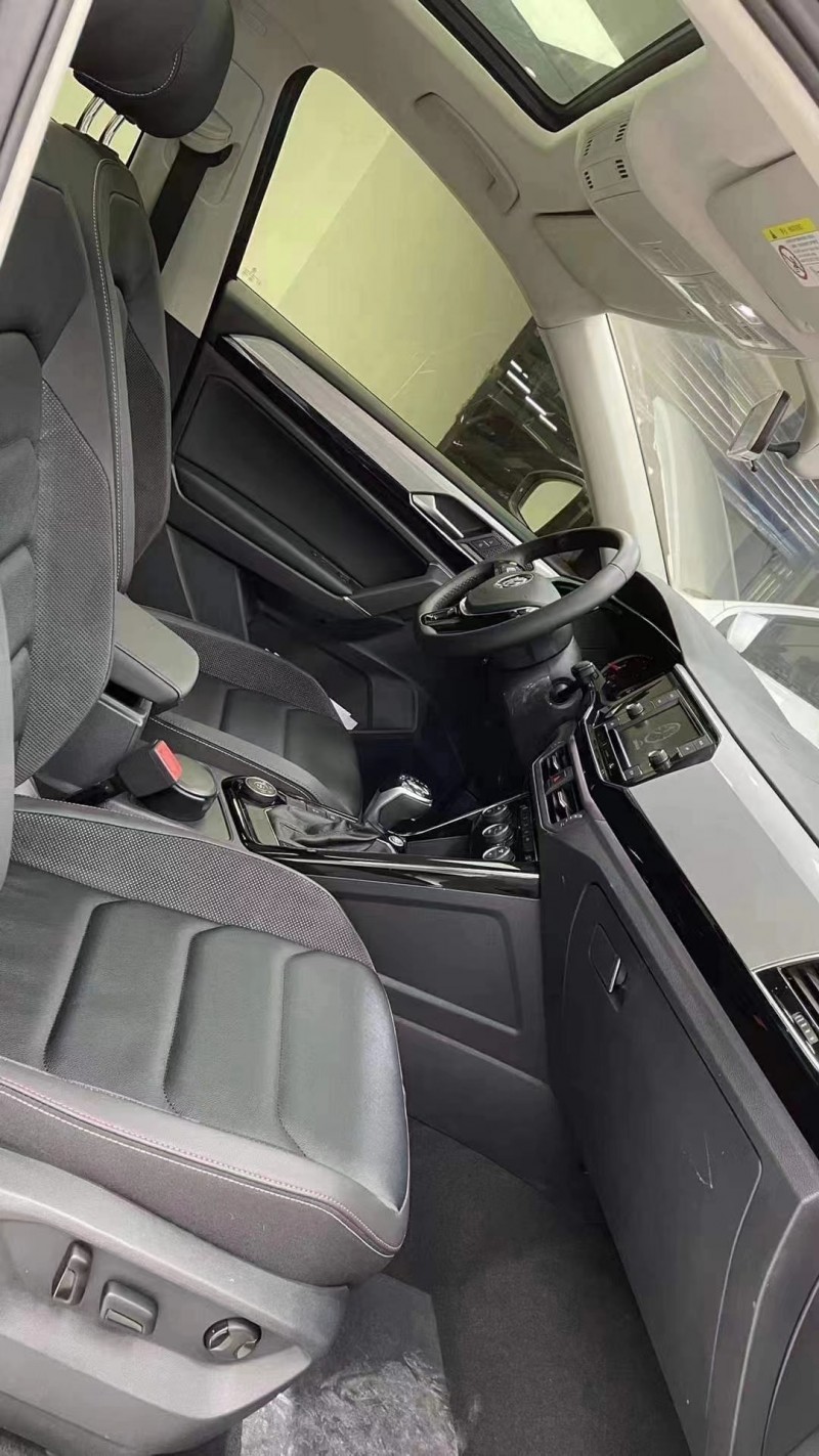 成都20年大众探岳8