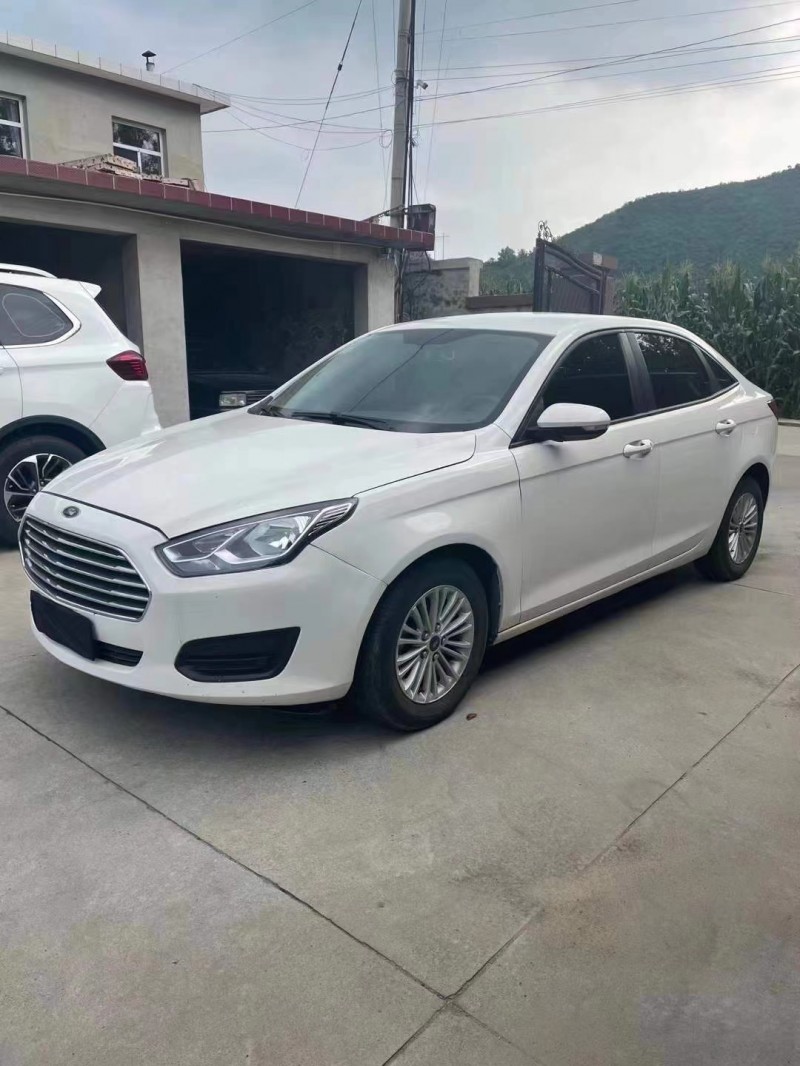 保定18年福特福睿斯3