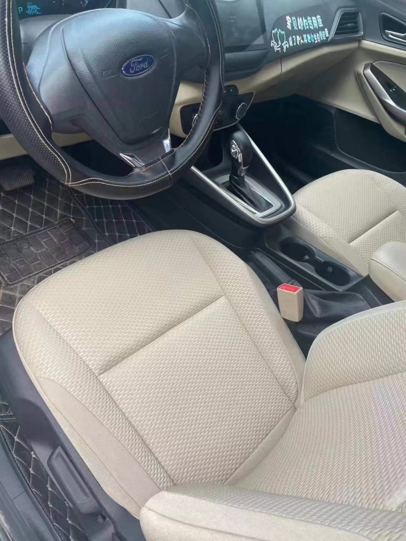 保定18年福特福睿斯5