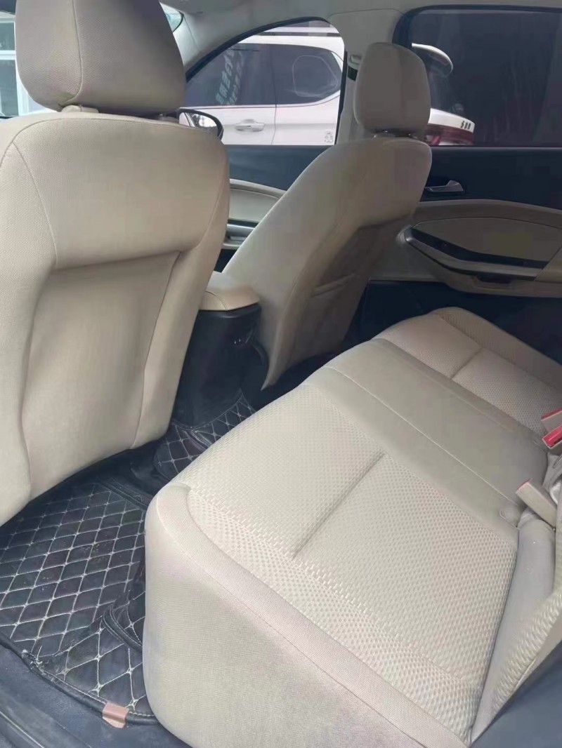 保定18年福特福睿斯6