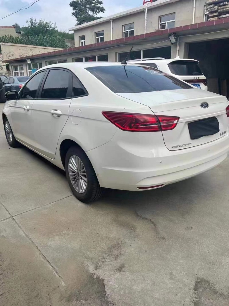 保定18年福特福睿斯8