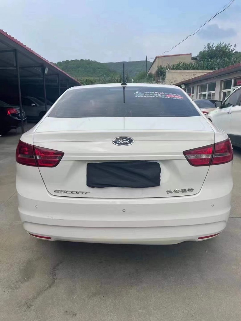 保定18年福特福睿斯9